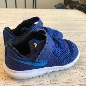 Nike shoes little boy size 8 dark blue.